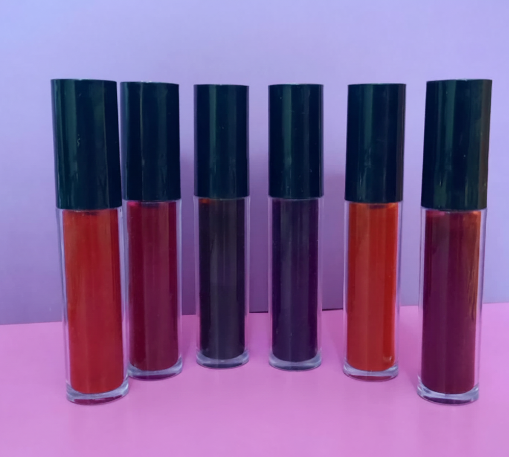 تینت لب مایع با رنگ زیبا و ماندگار