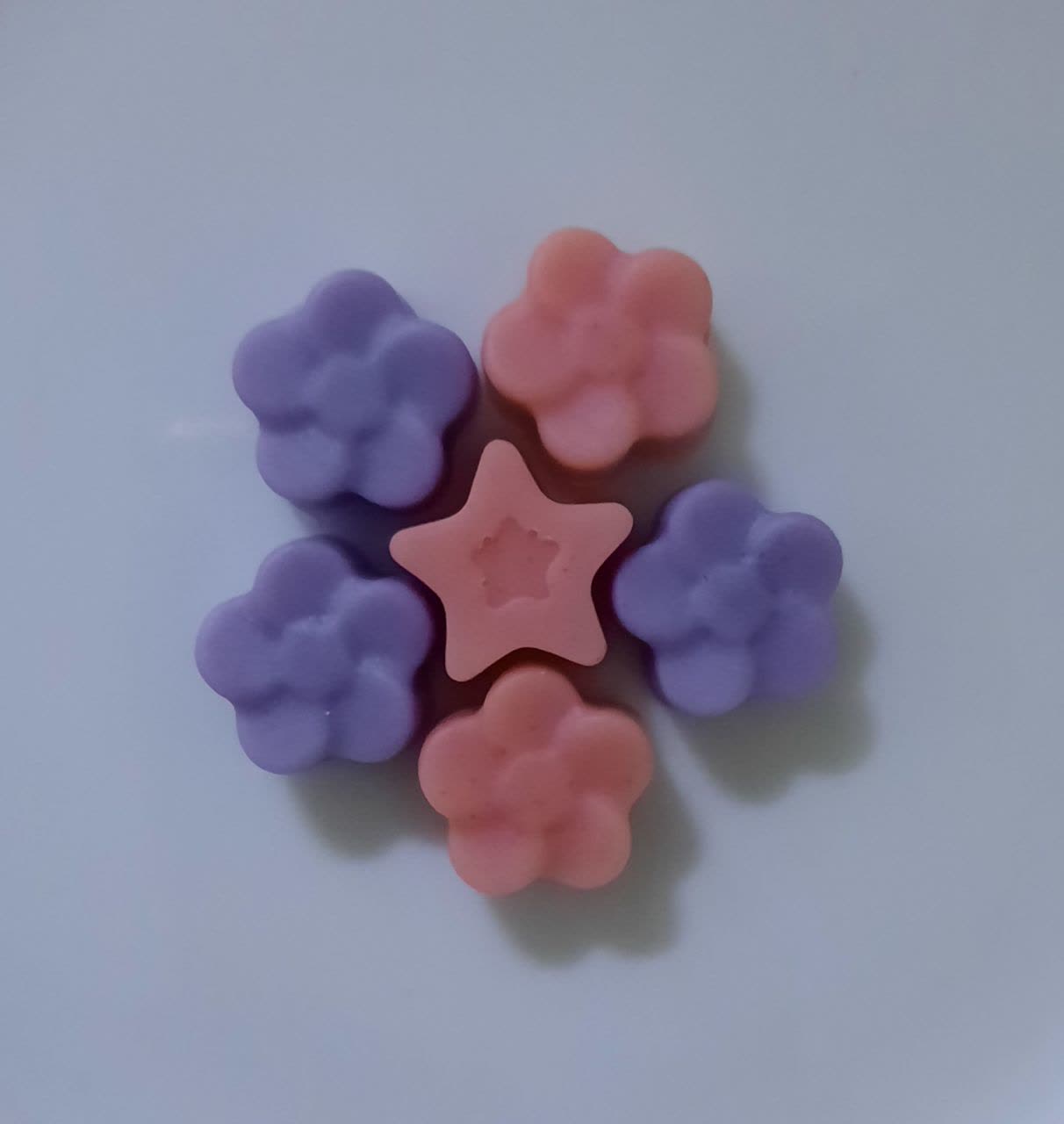 لوسیون بدن آبرسان با کره کاکائو، موم عسل و روغن گل سرخ - جذب سریع، مرطوب‌کننده و بدون احساس چربی